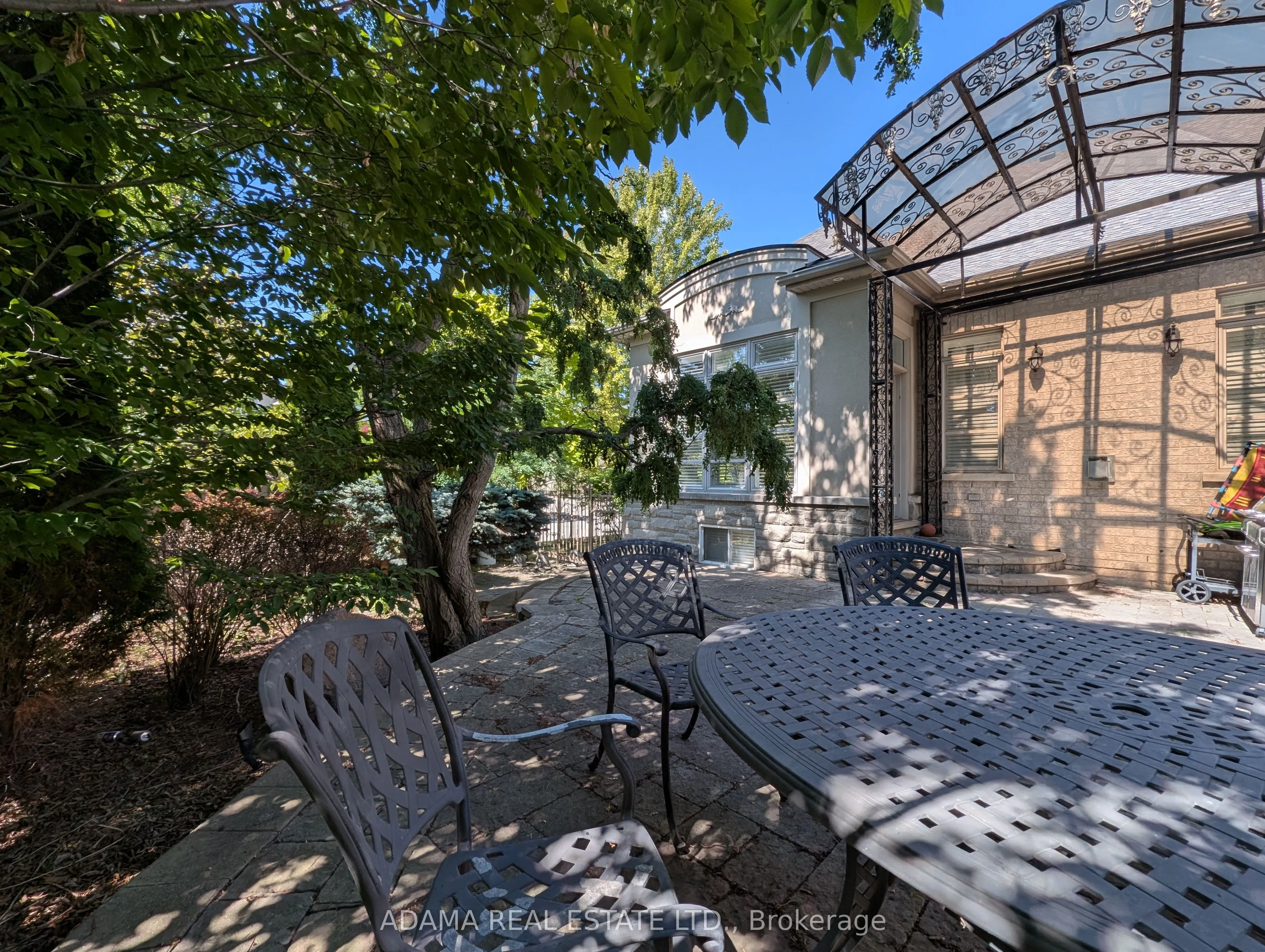180 Cook's Mill Crescent
