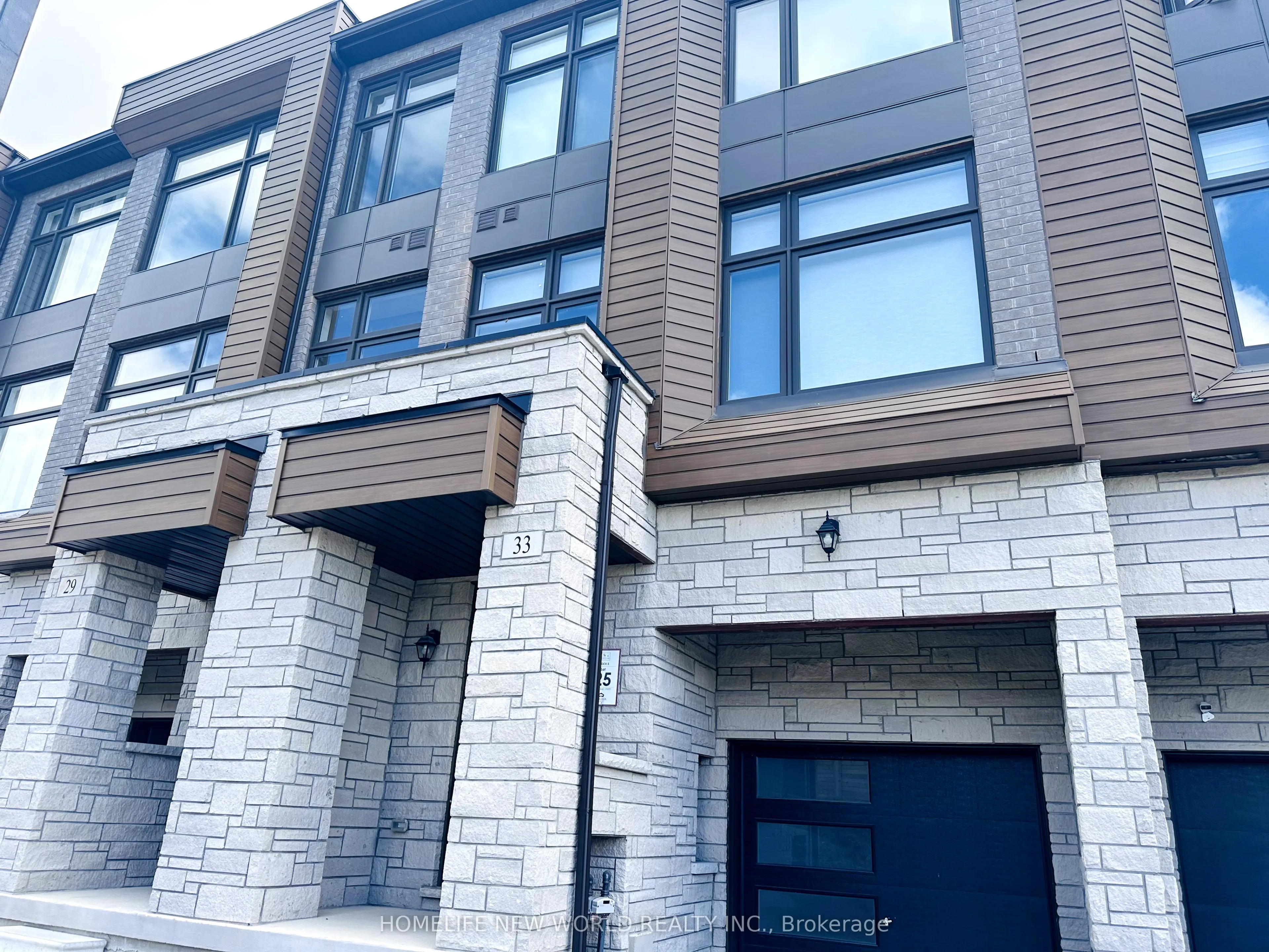 33 Drainie Street