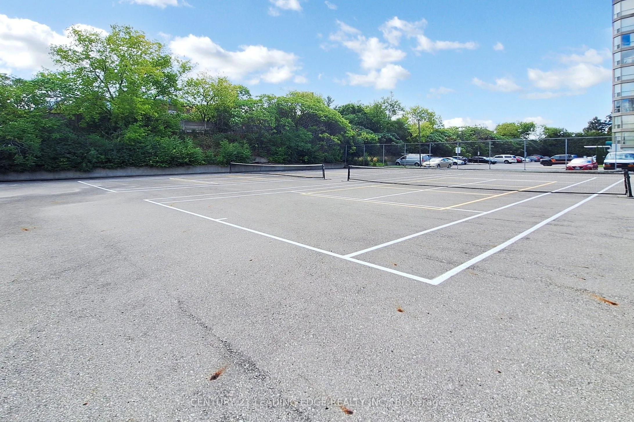 309 Major Mackenzie Drive E, #413