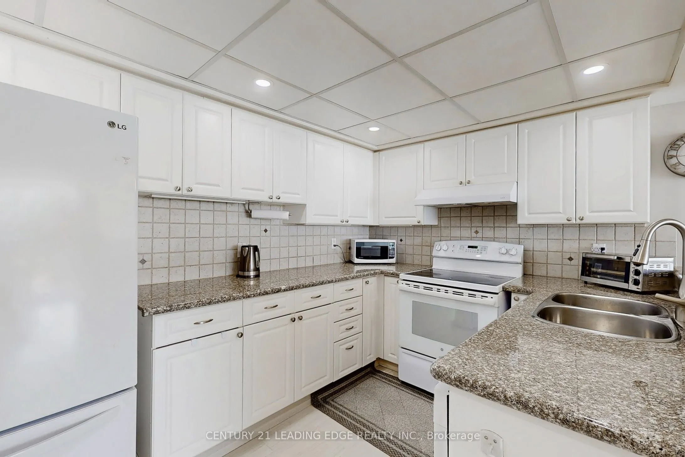 309 Major Mackenzie Drive E, #413