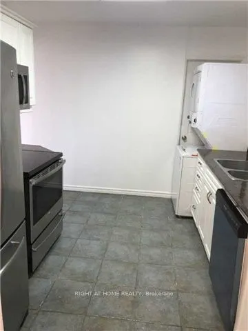 38 Stoddart Drive, #Main