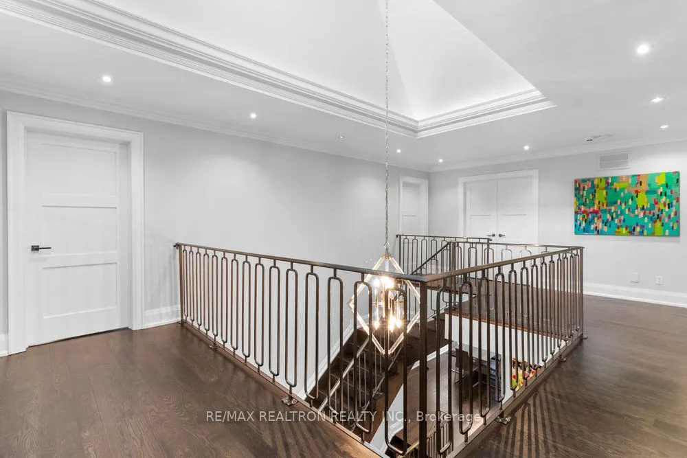 542 HIGHCLIFFE Drive