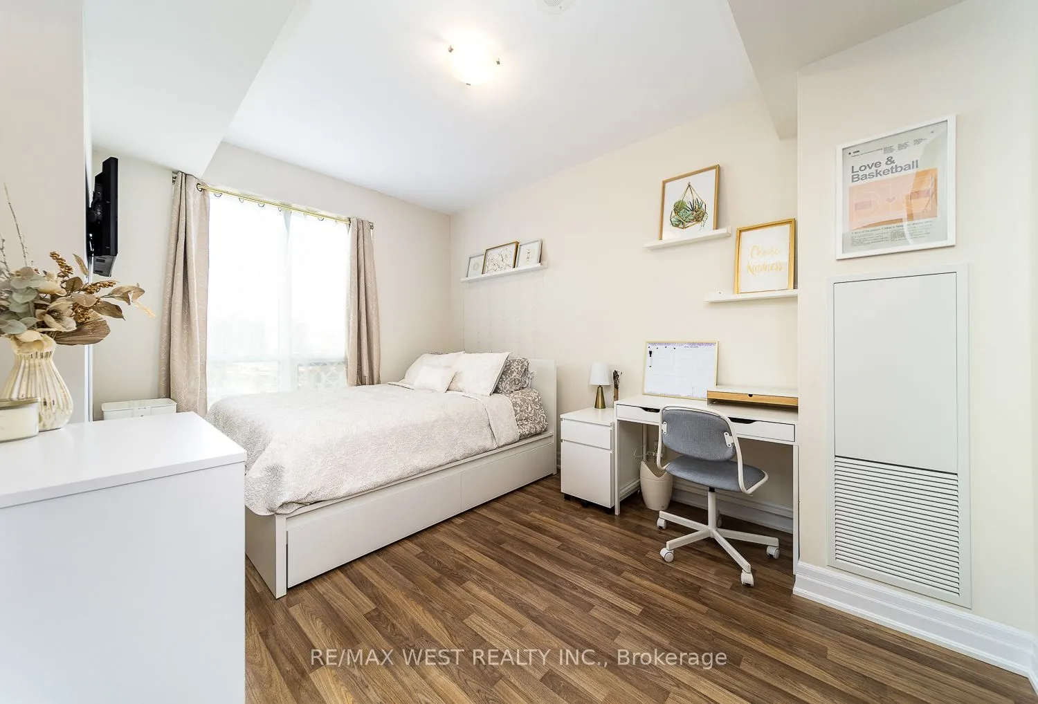 9085 Jane Street, #901