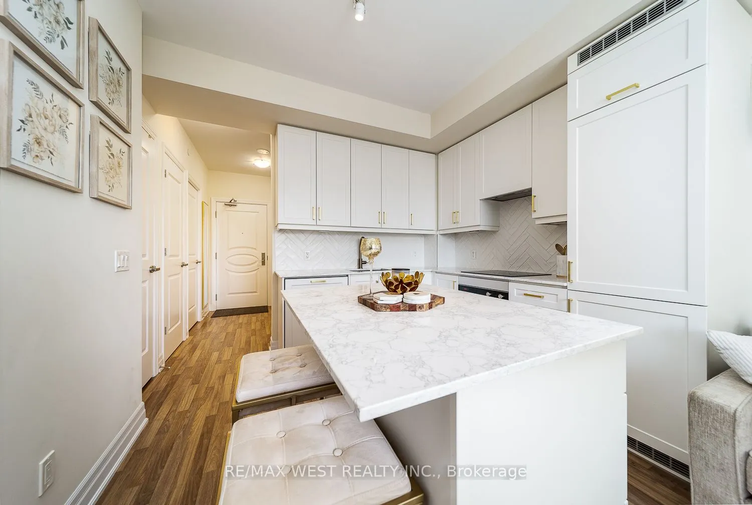 9085 Jane Street, #901