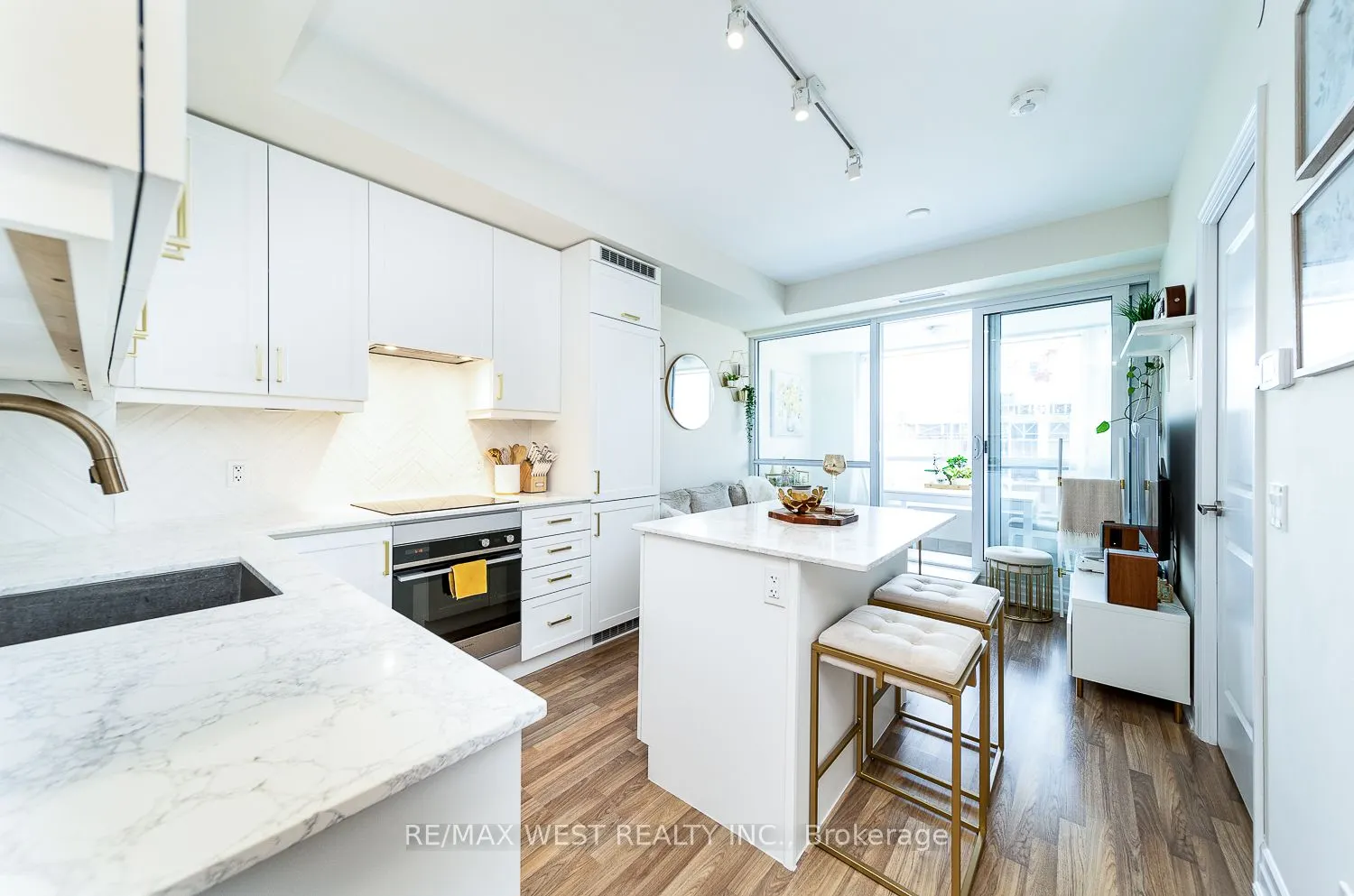 9085 Jane Street, #901