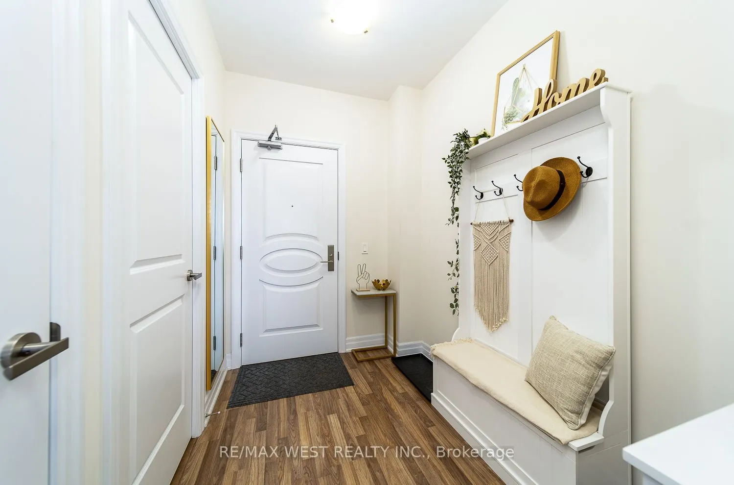 9085 Jane Street, #901