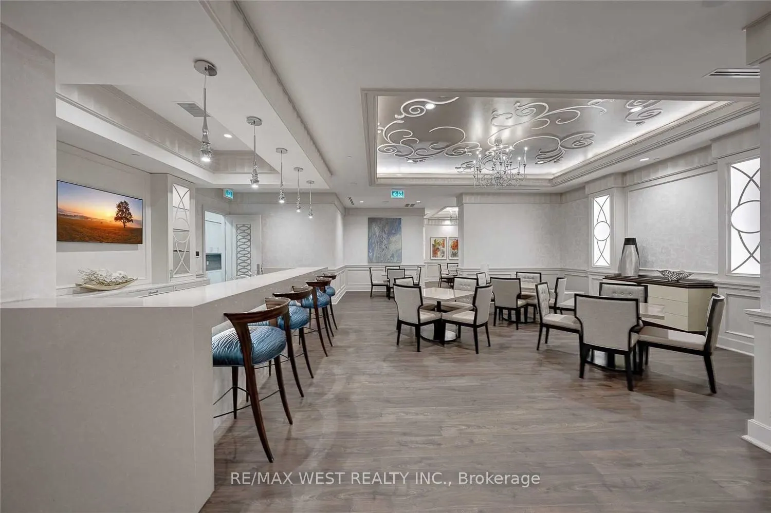 9085 Jane Street, #901