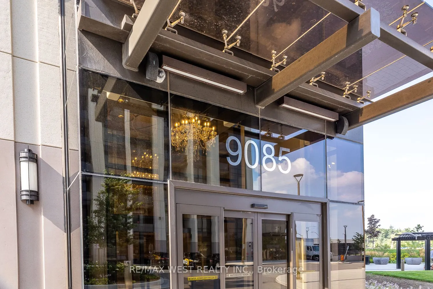 9085 Jane Street, #901