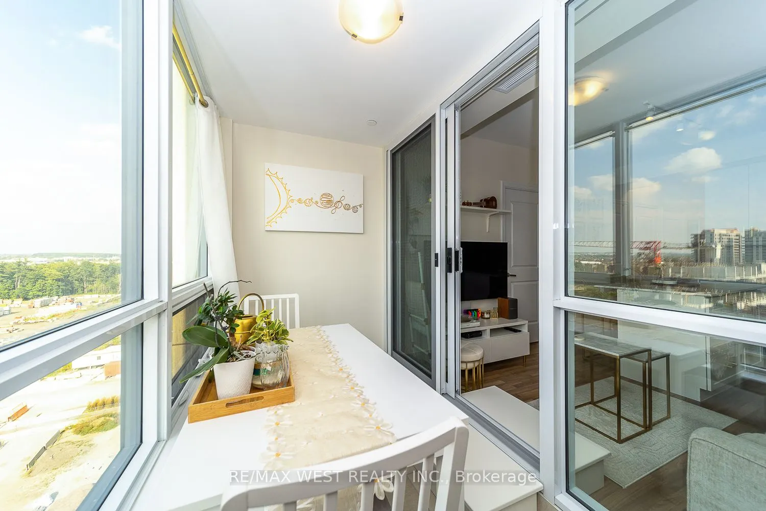 9085 Jane Street, #901