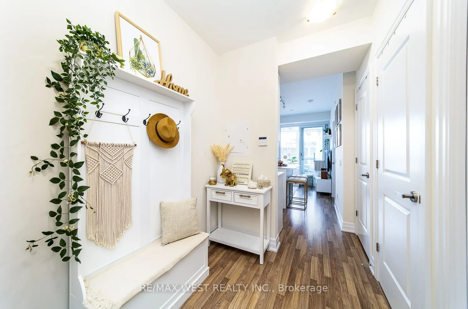9085 Jane Street, #901