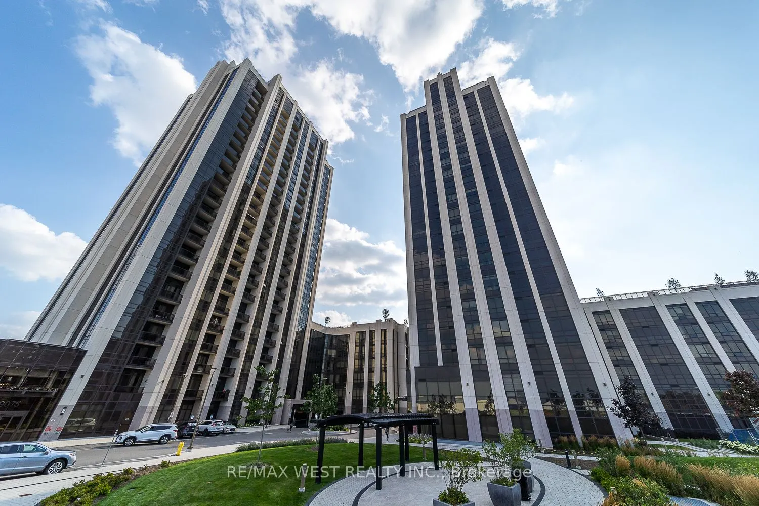 9085 Jane Street, #901