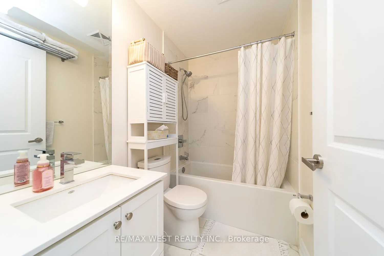 9085 Jane Street, #901