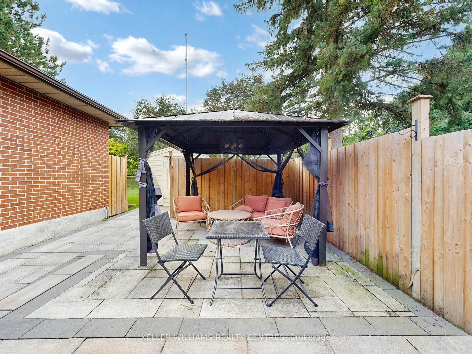 814 Arnold Crescent