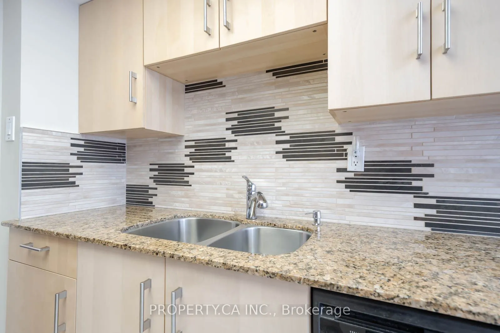 7460 Bathurst Street, #605