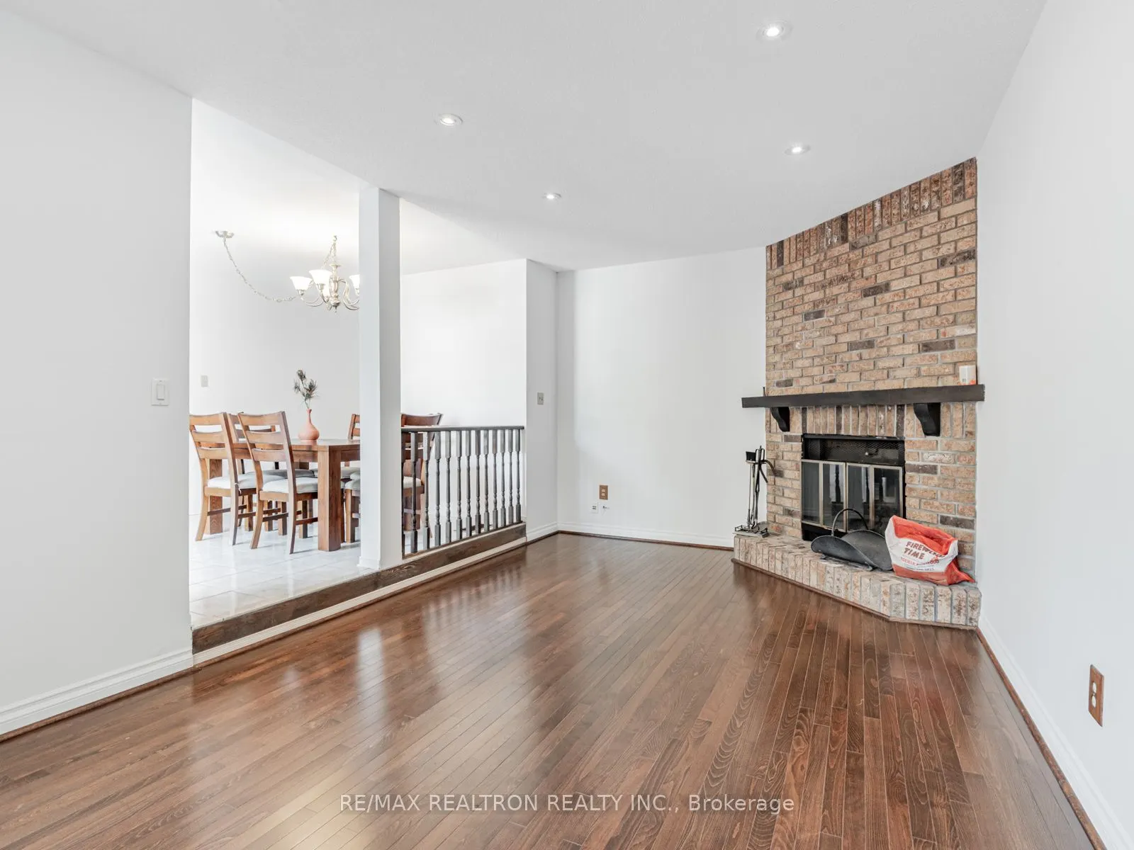 98 Rosedale Heights Drive