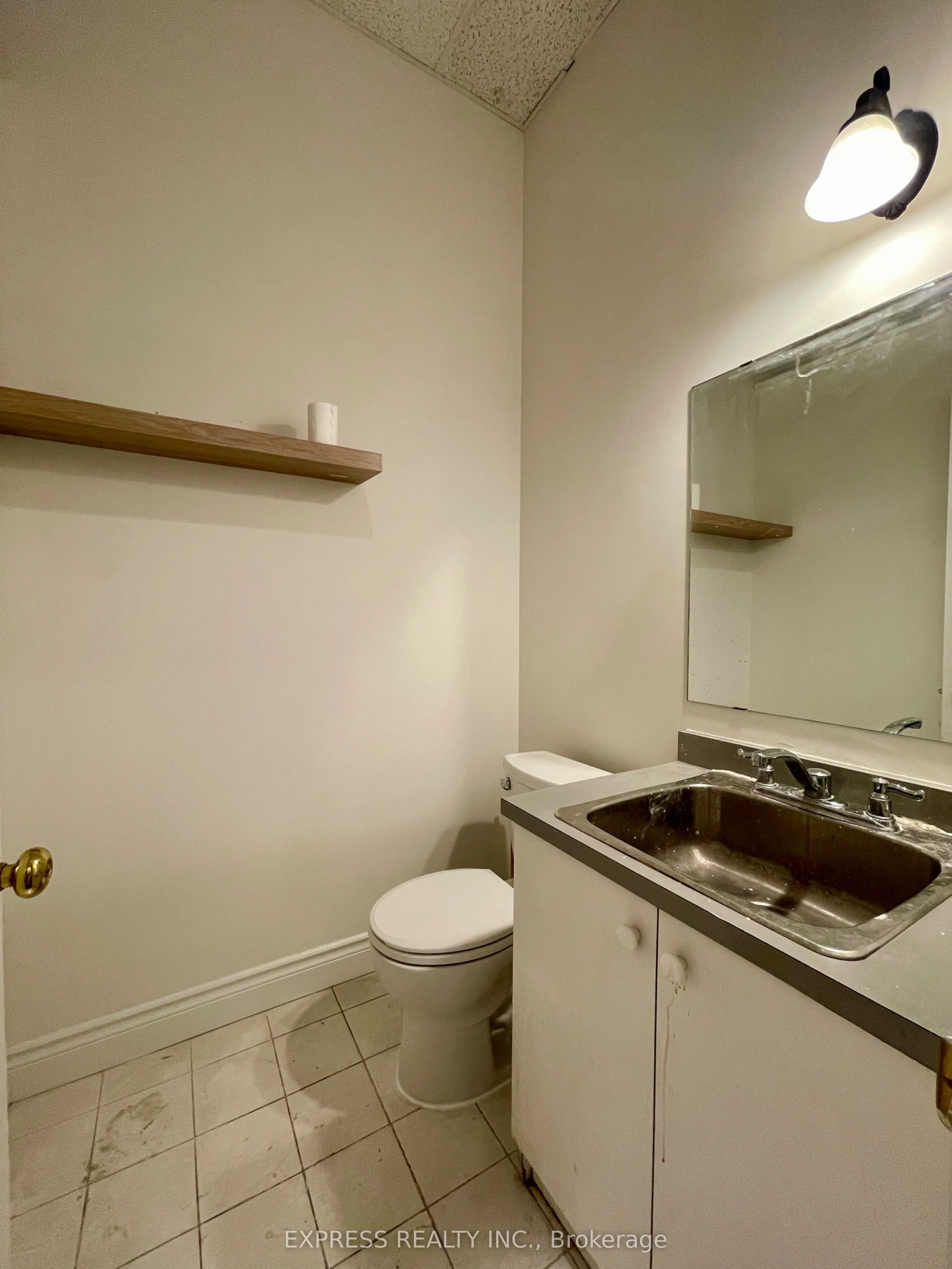 670 Hwy 7 E, #4