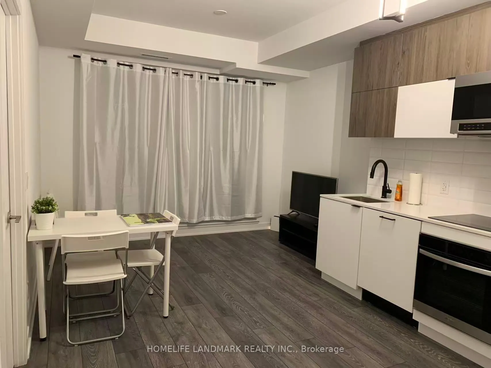 8888 Yonge Street, #209