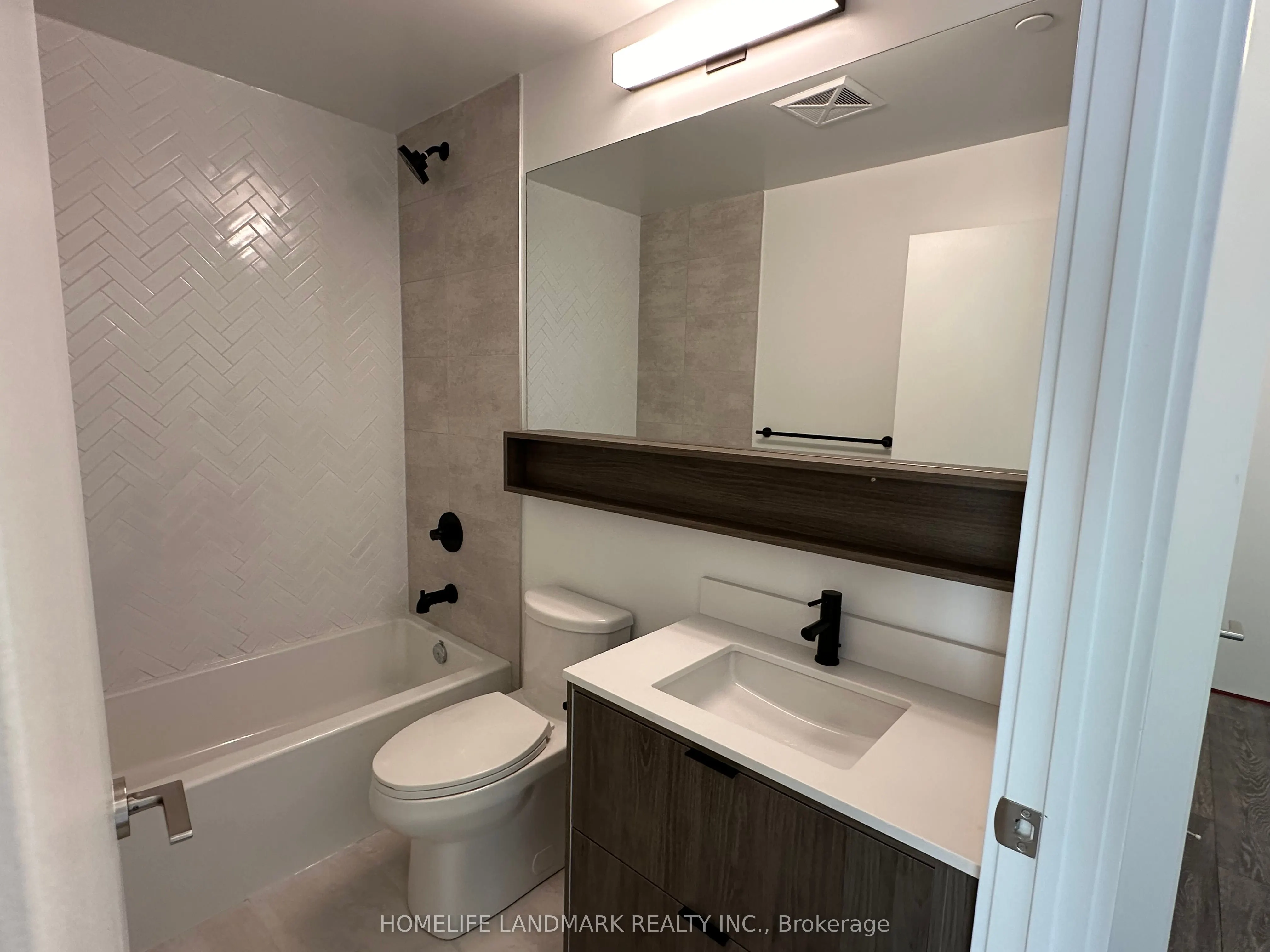8888 Yonge Street, #209