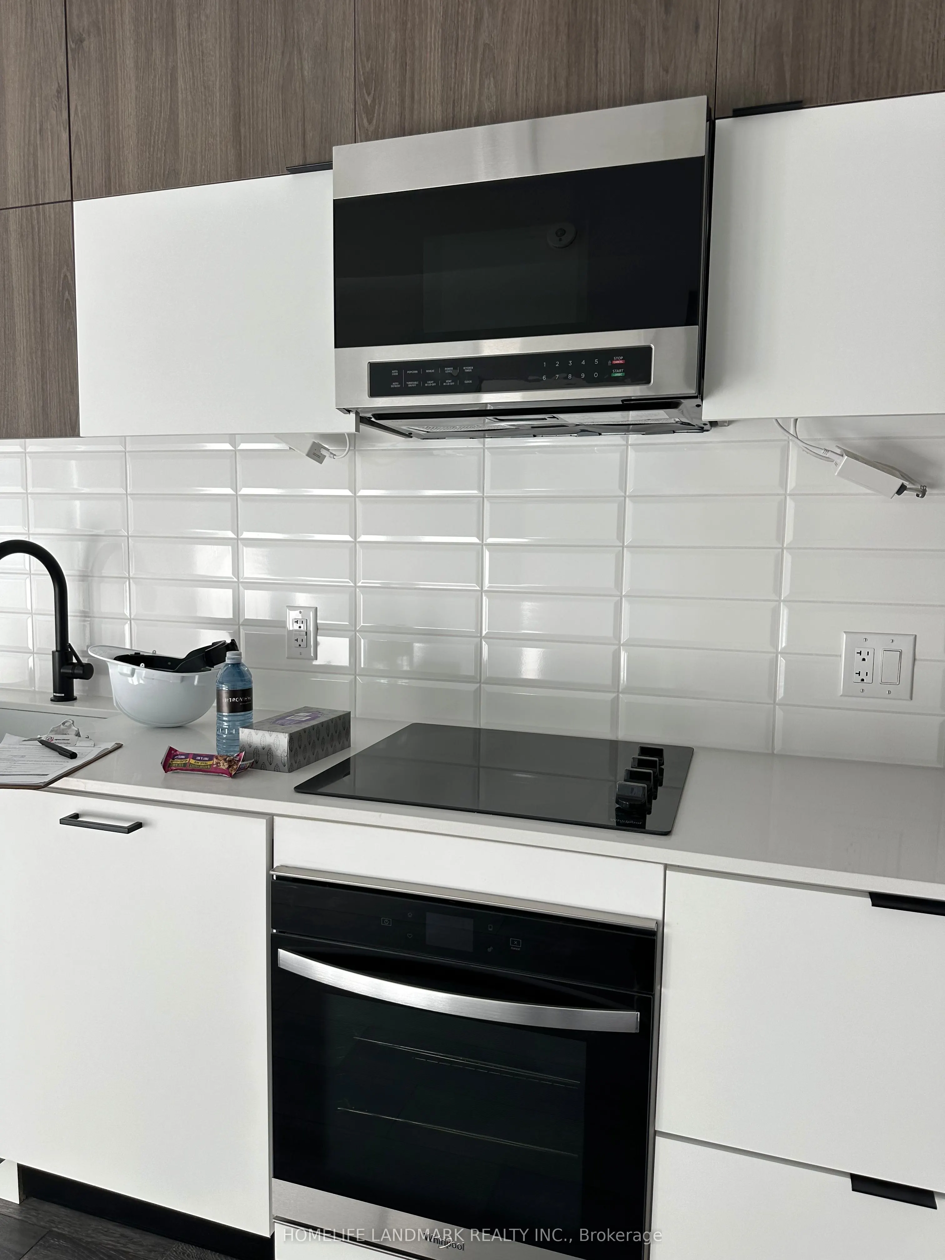 8888 Yonge Street, #209