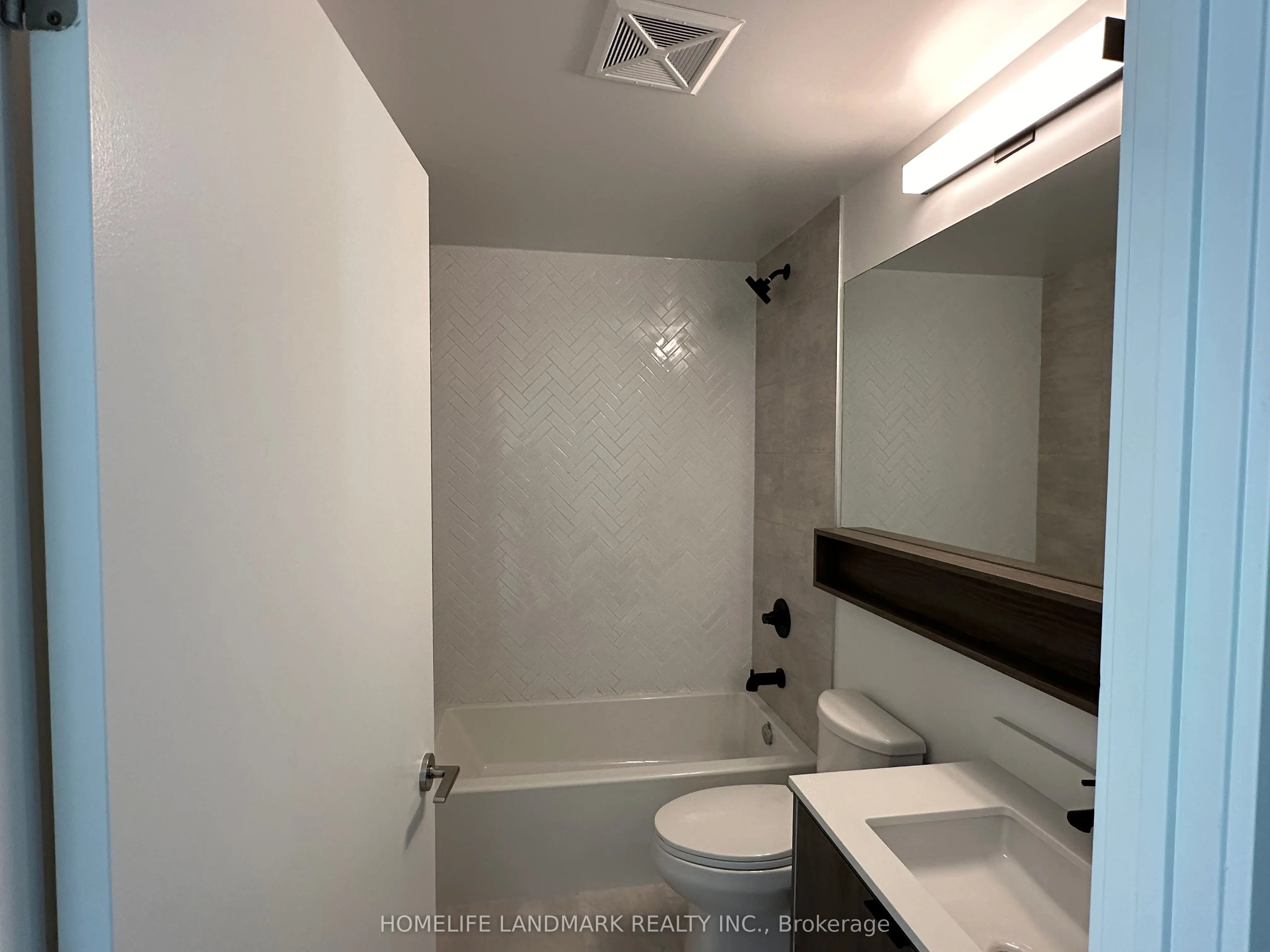 8888 Yonge Street, #209