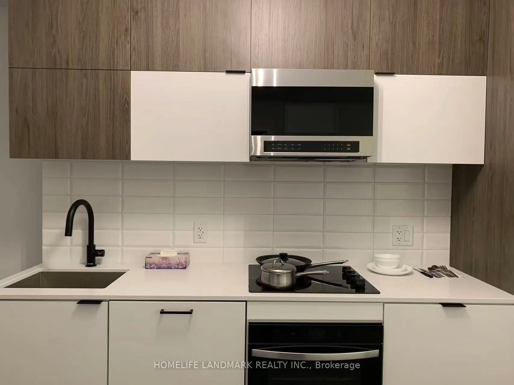 8888 Yonge Street, #209