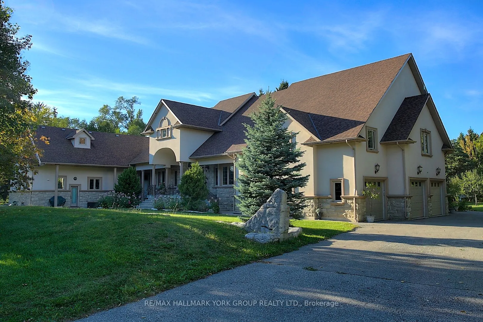 2 Kingswood Drive
