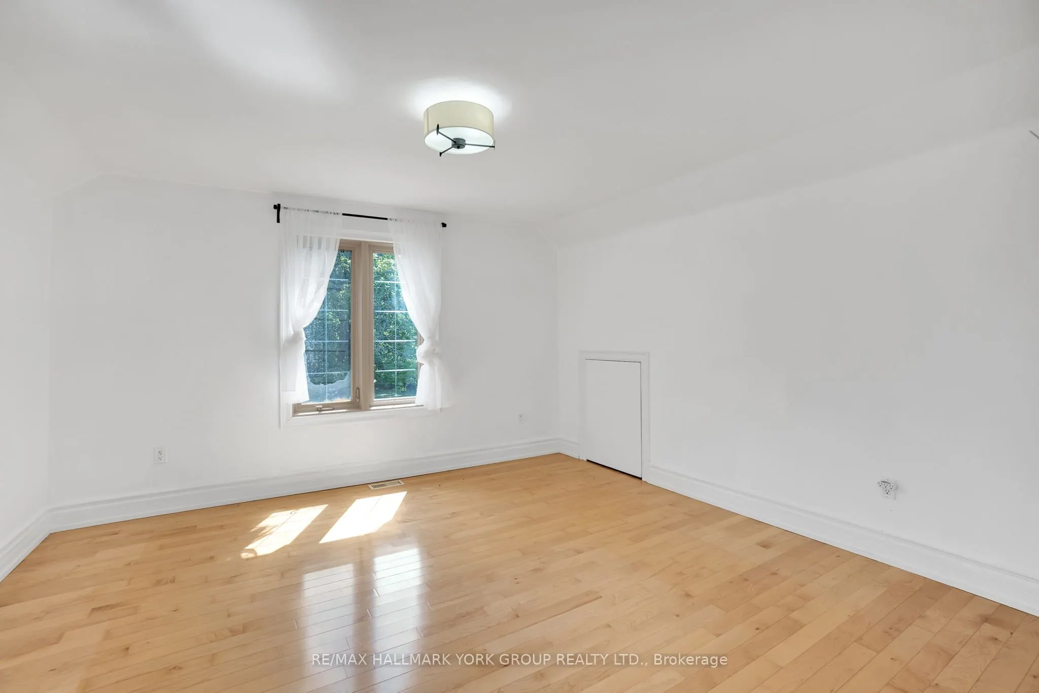 2 Kingswood Drive