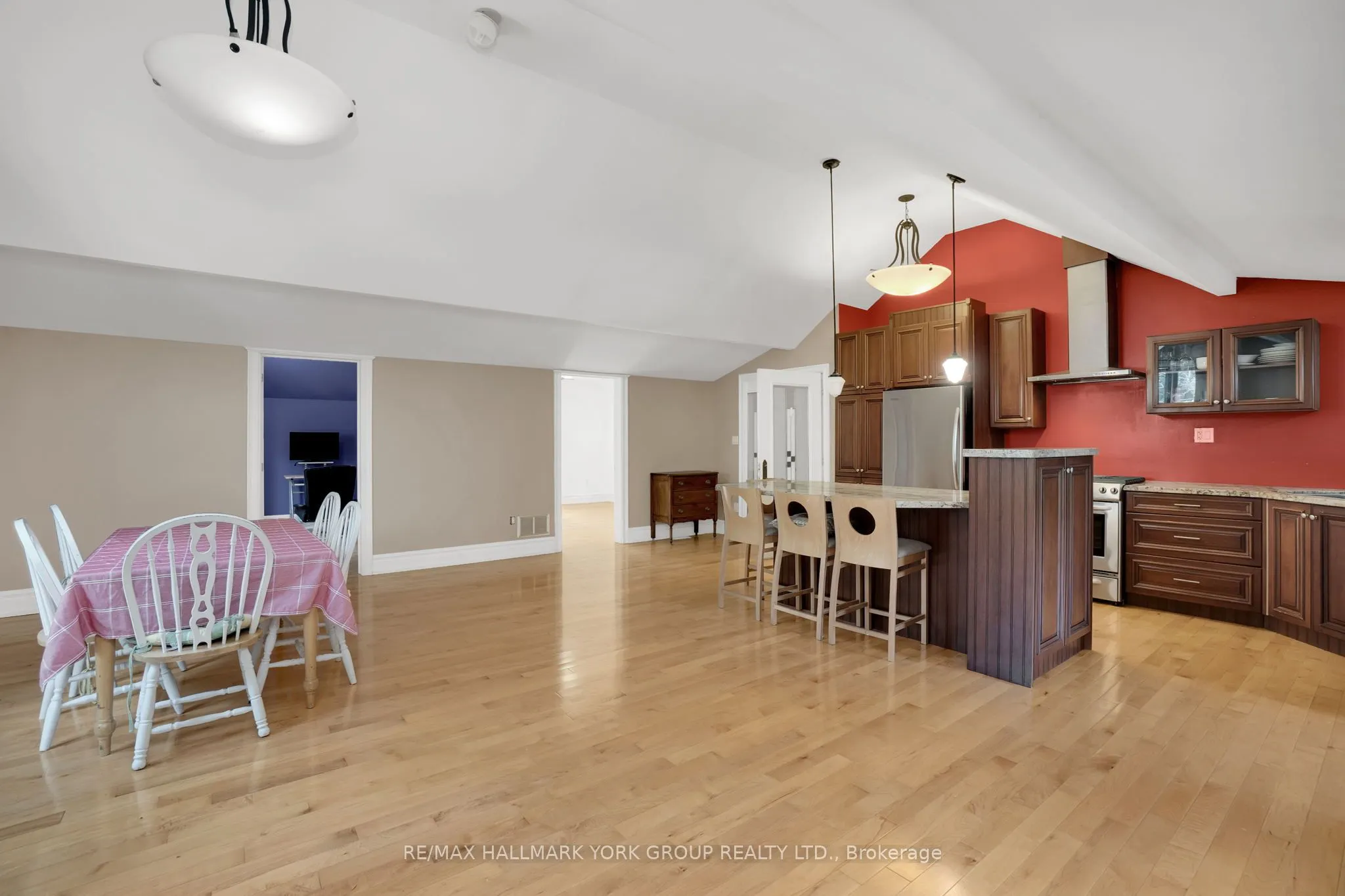 2 Kingswood Drive