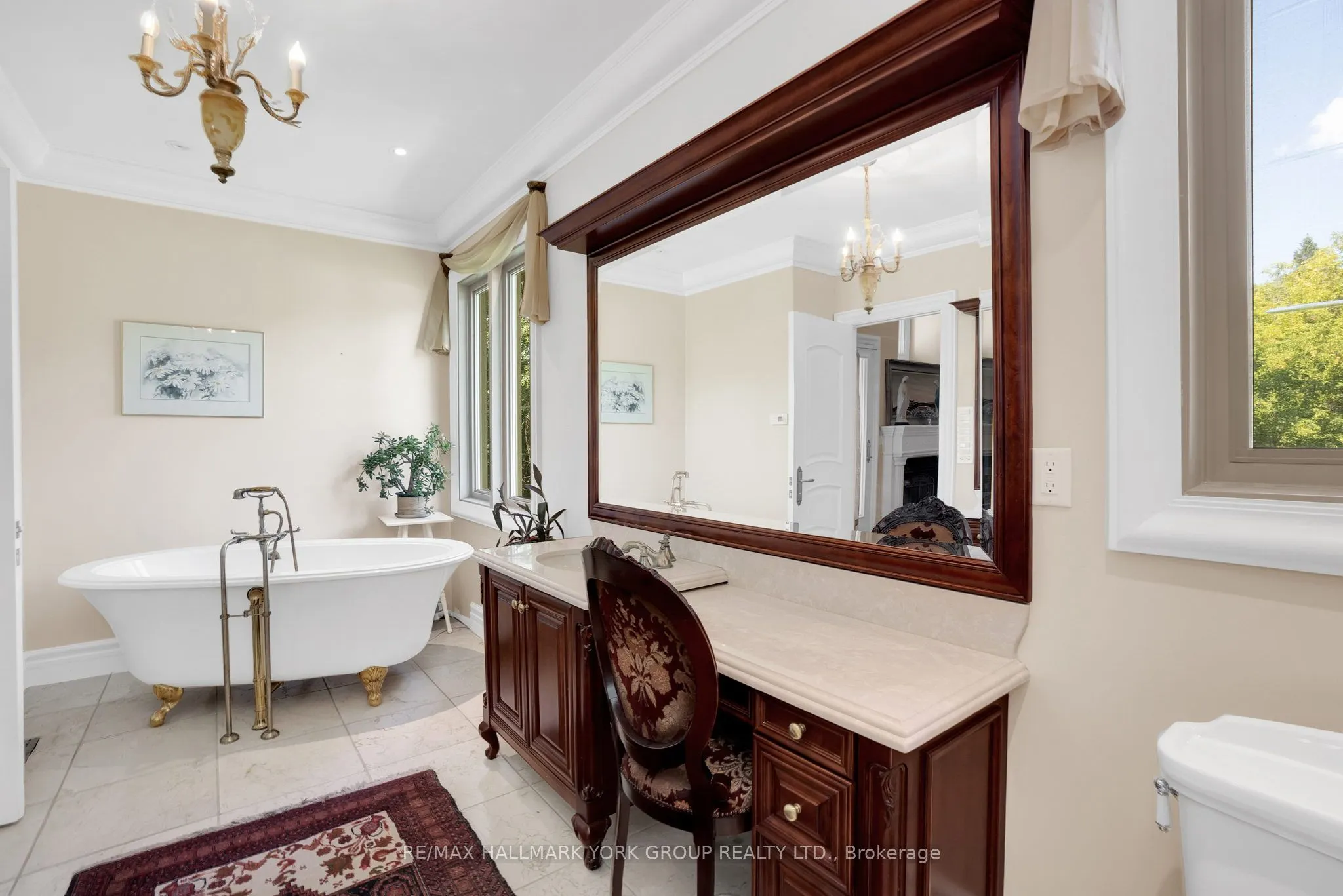 2 Kingswood Drive