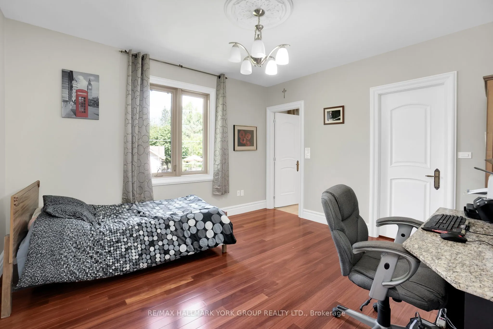 2 Kingswood Drive