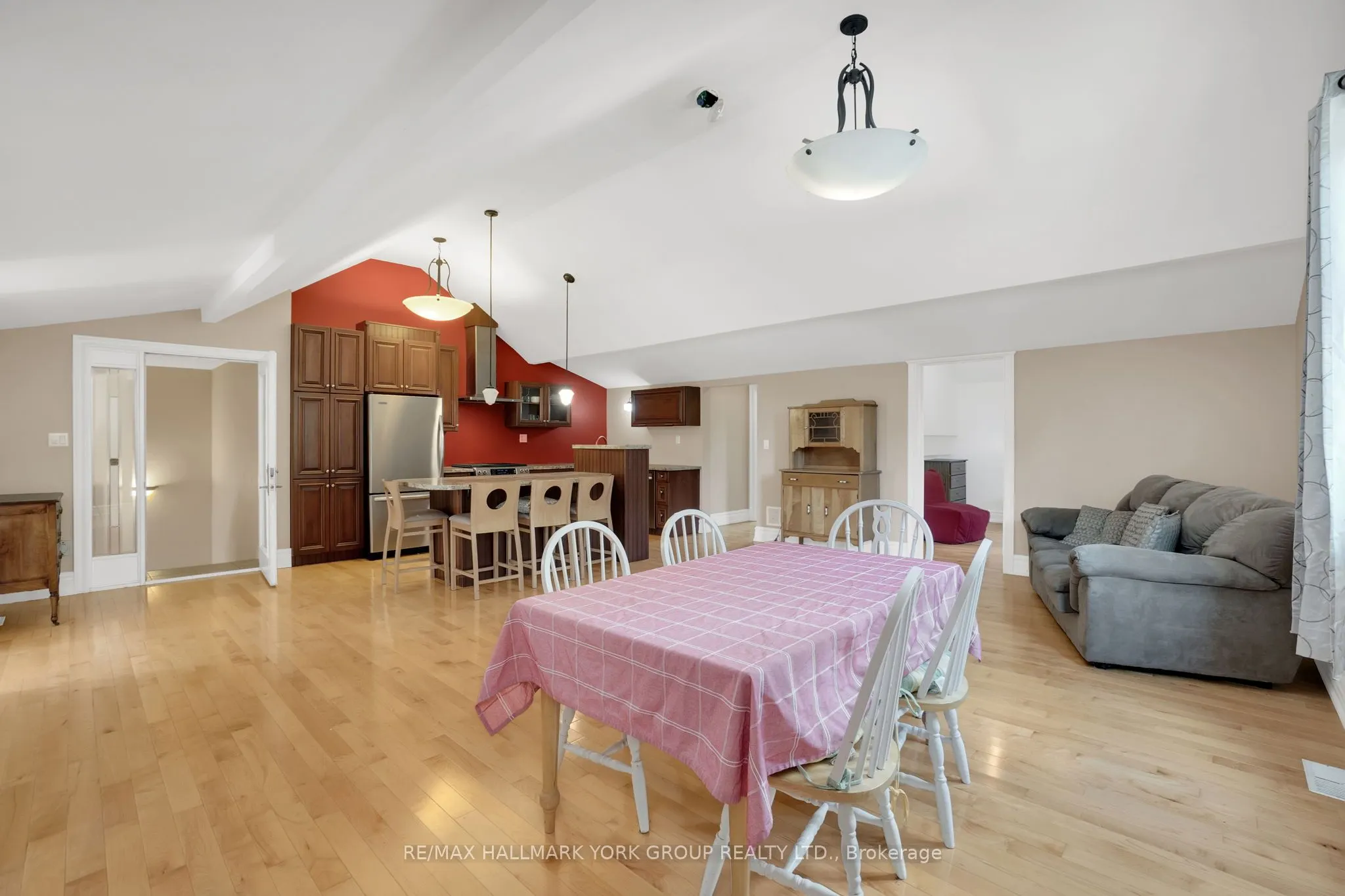 2 Kingswood Drive