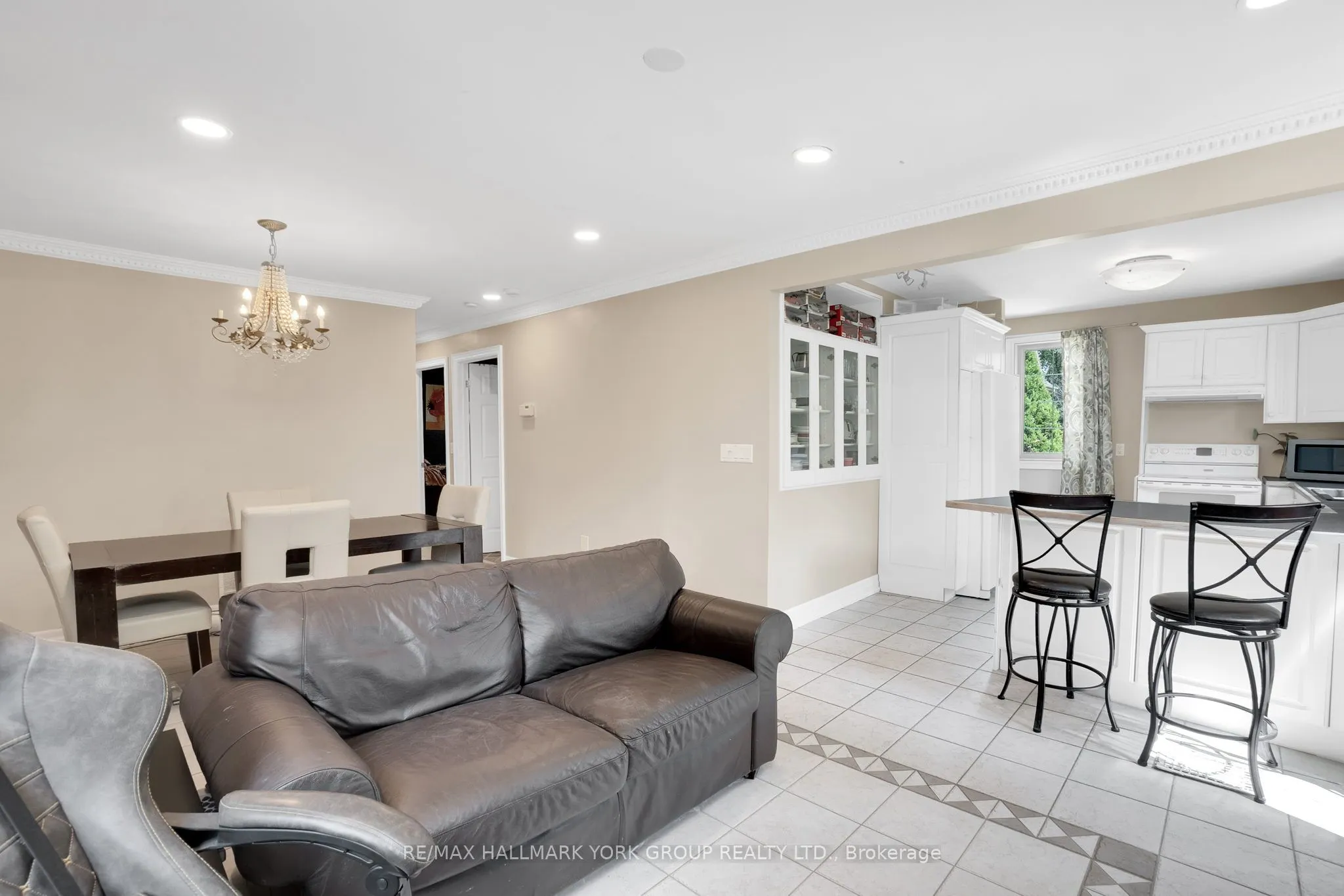 2 Kingswood Drive