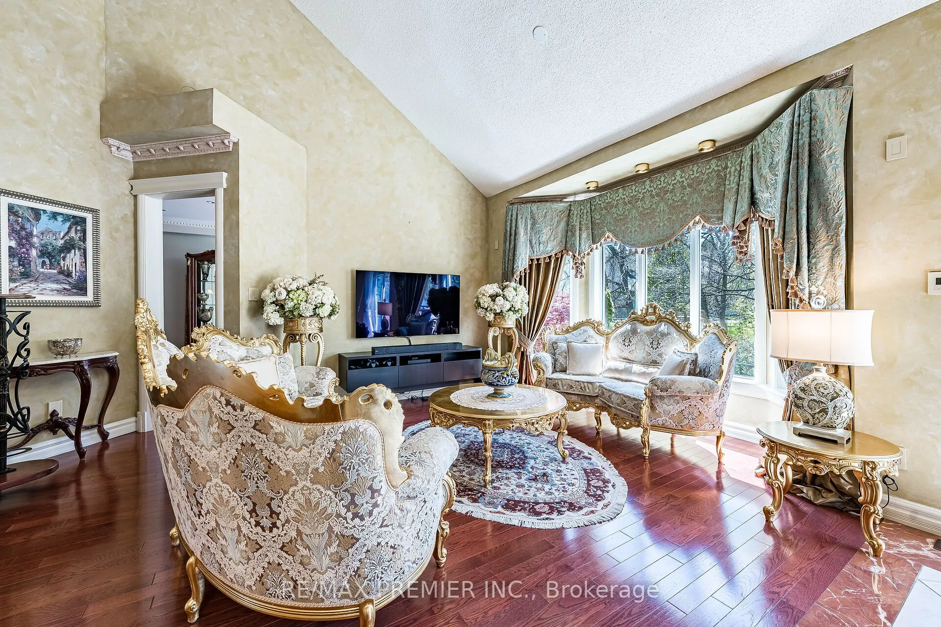 111 Arista Gate