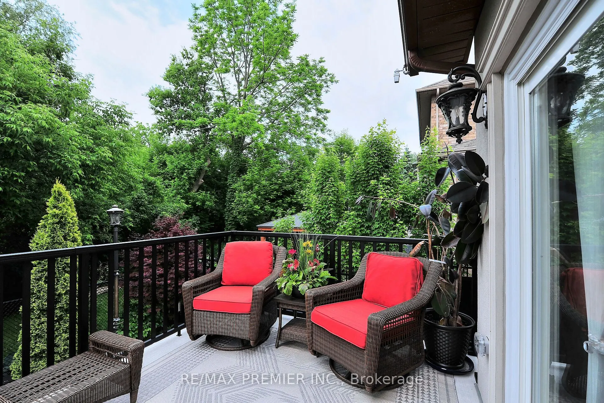 111 Arista Gate