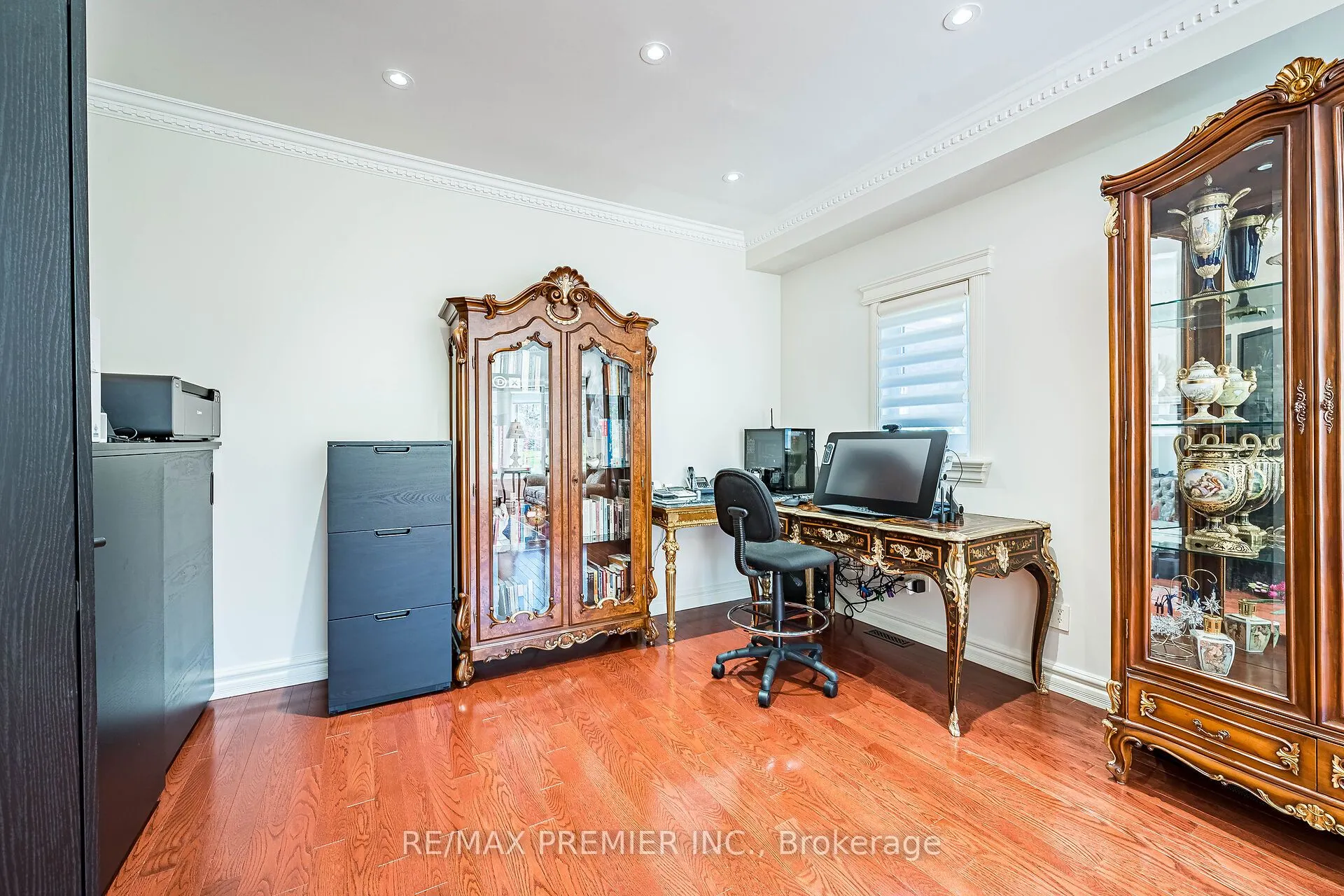 111 Arista Gate