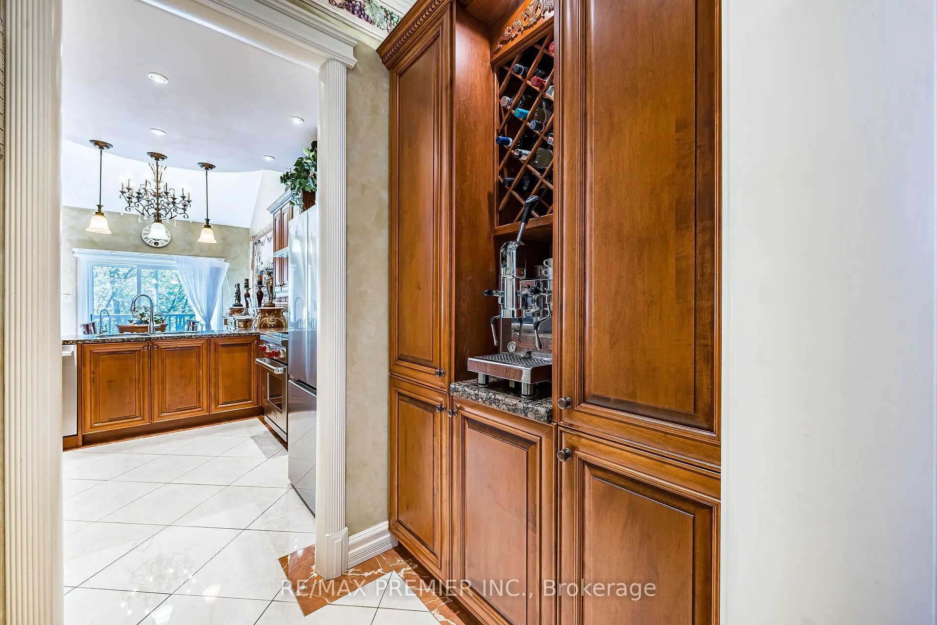 111 Arista Gate