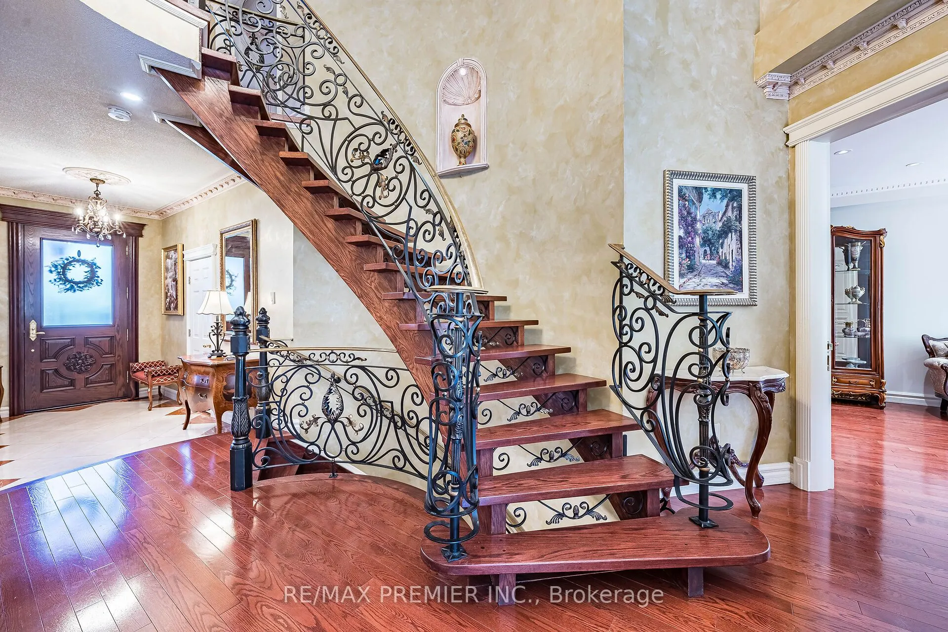 111 Arista Gate