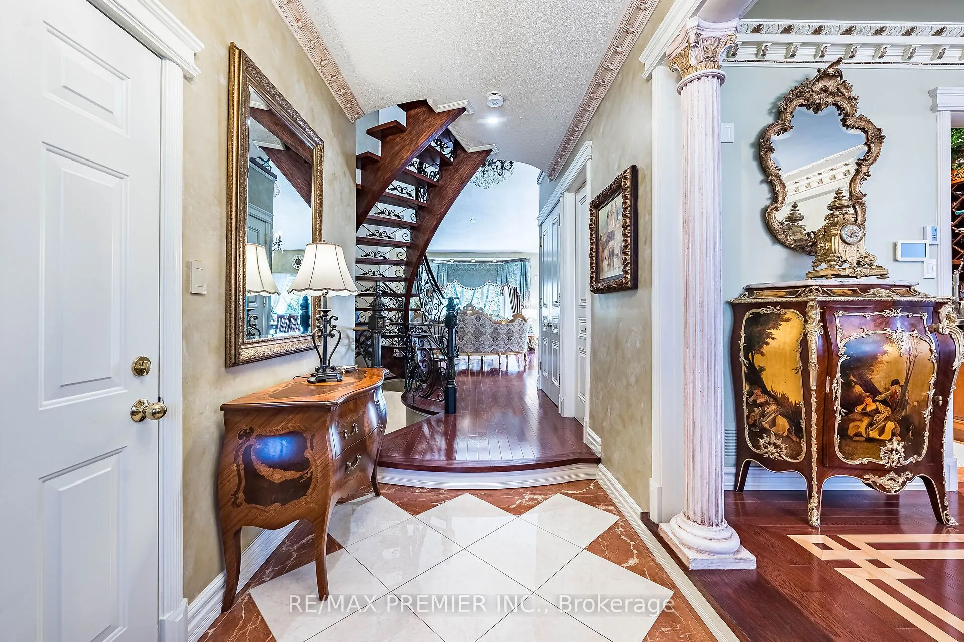 111 Arista Gate