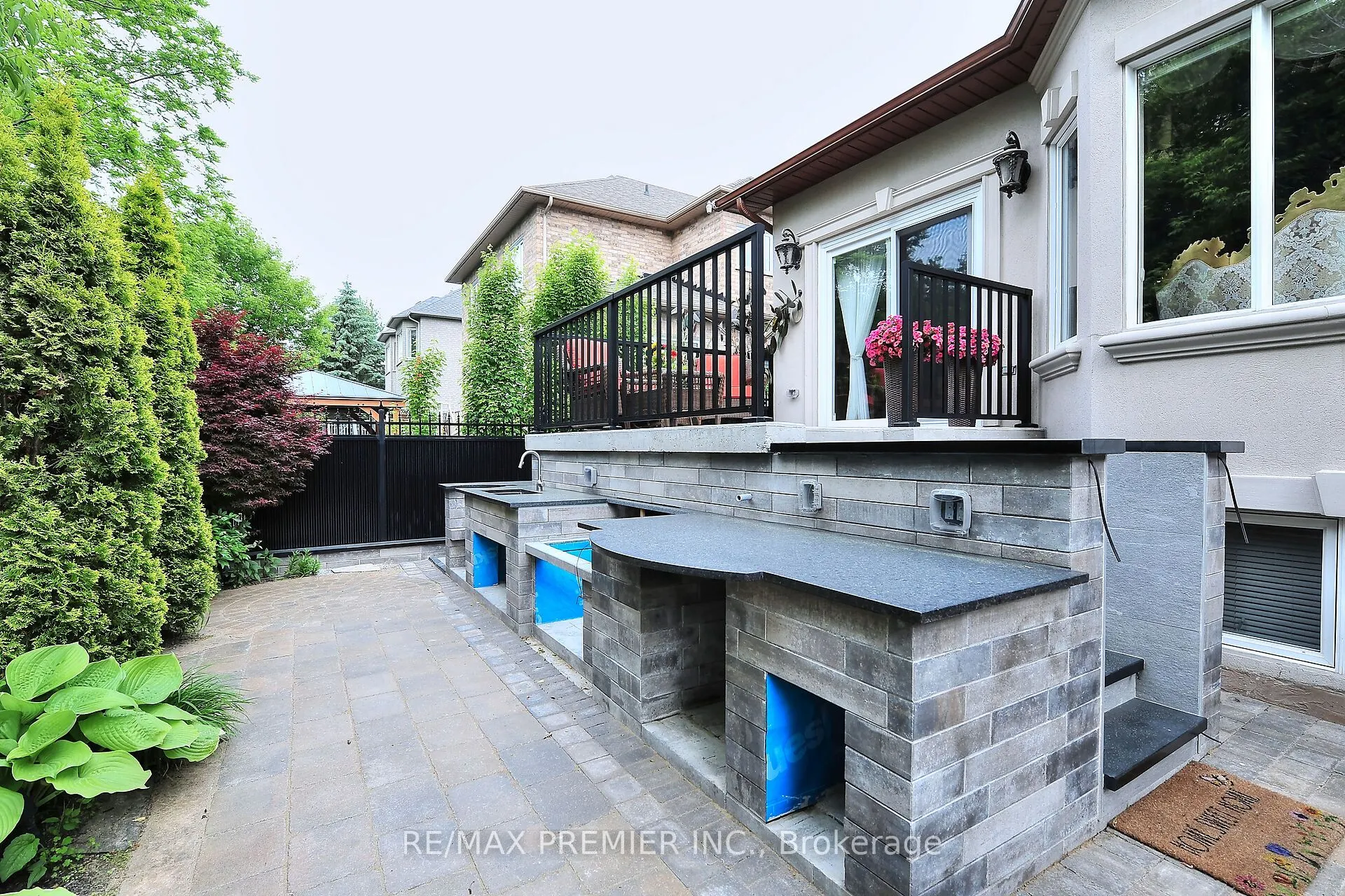 111 Arista Gate