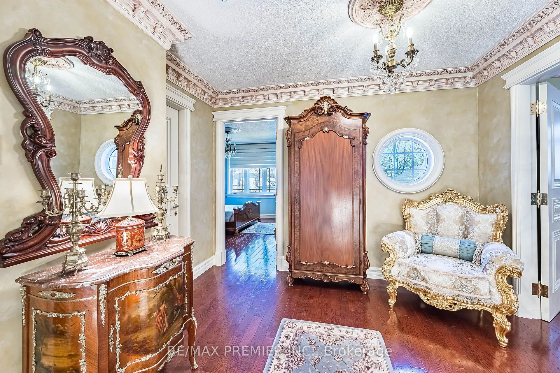 111 Arista Gate
