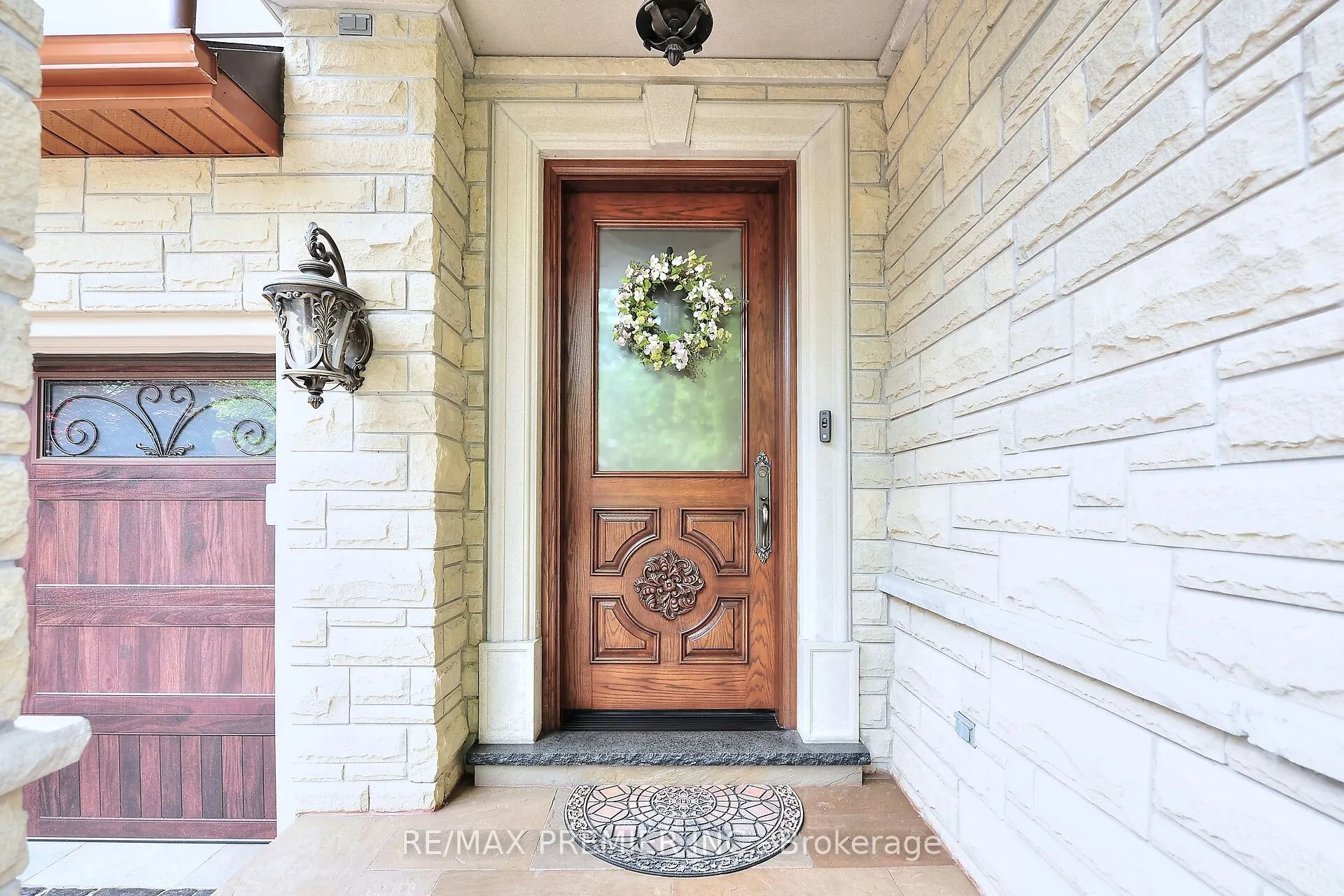 111 Arista Gate