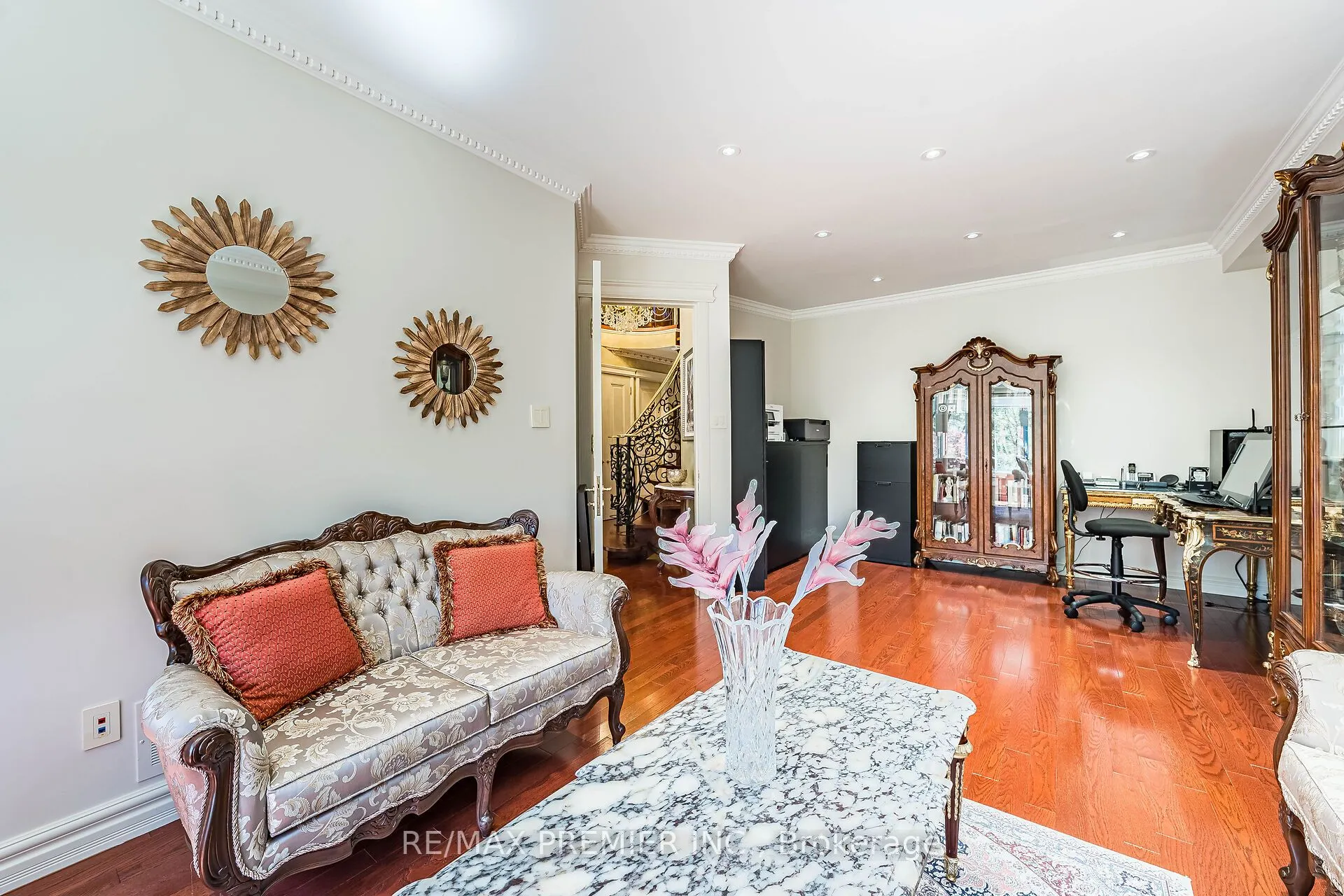 111 Arista Gate