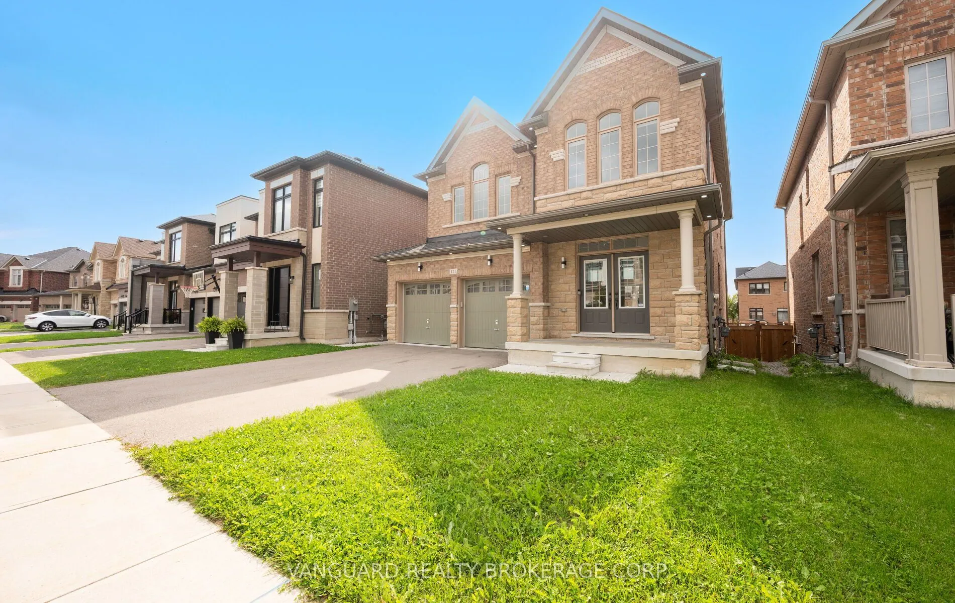 121 Alistair Crescent