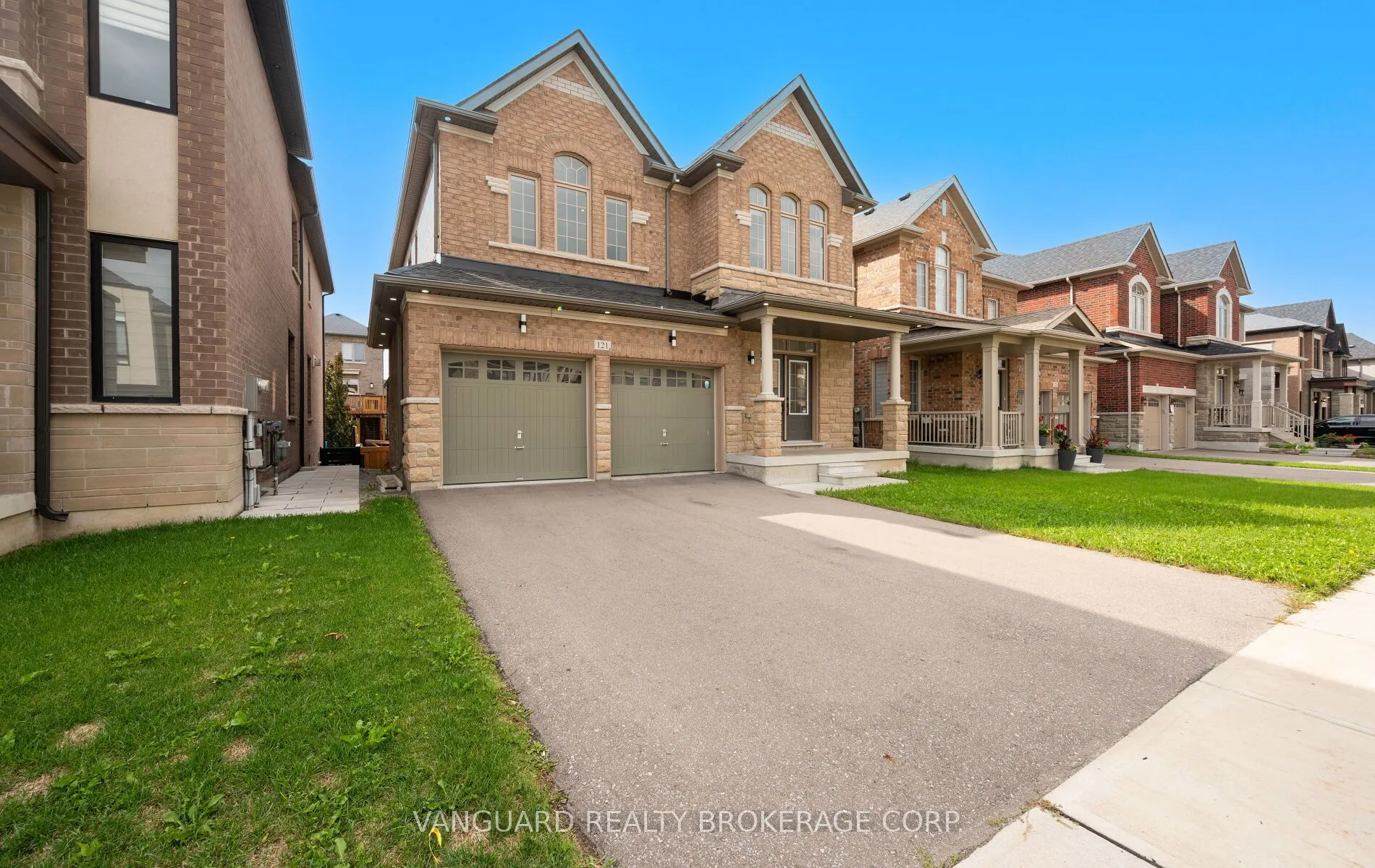 121 Alistair Crescent