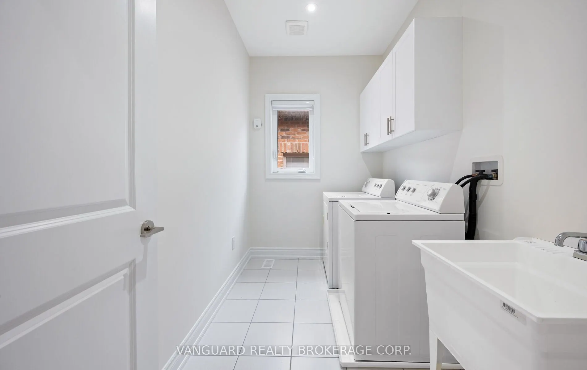 121 Alistair Crescent