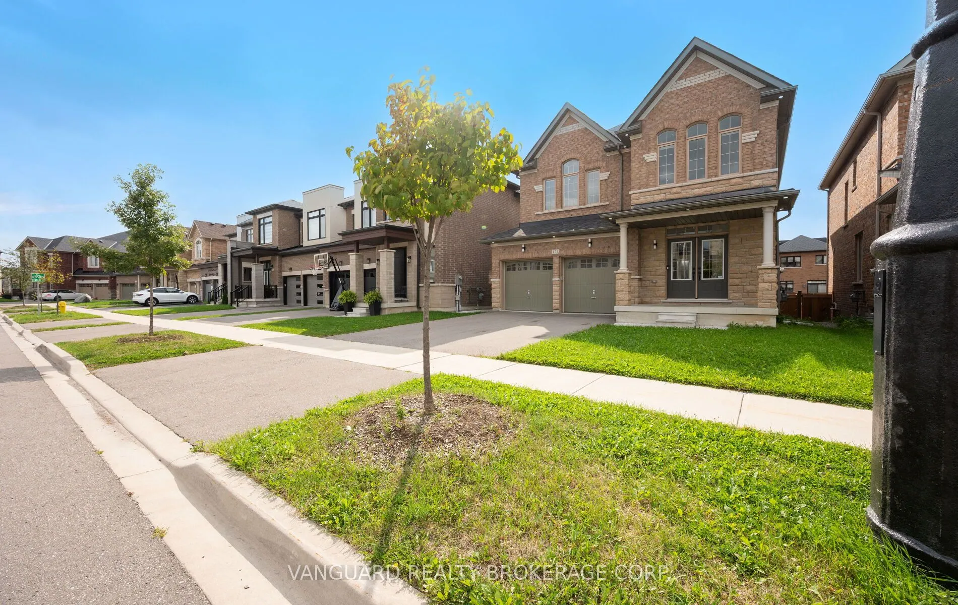 121 Alistair Crescent