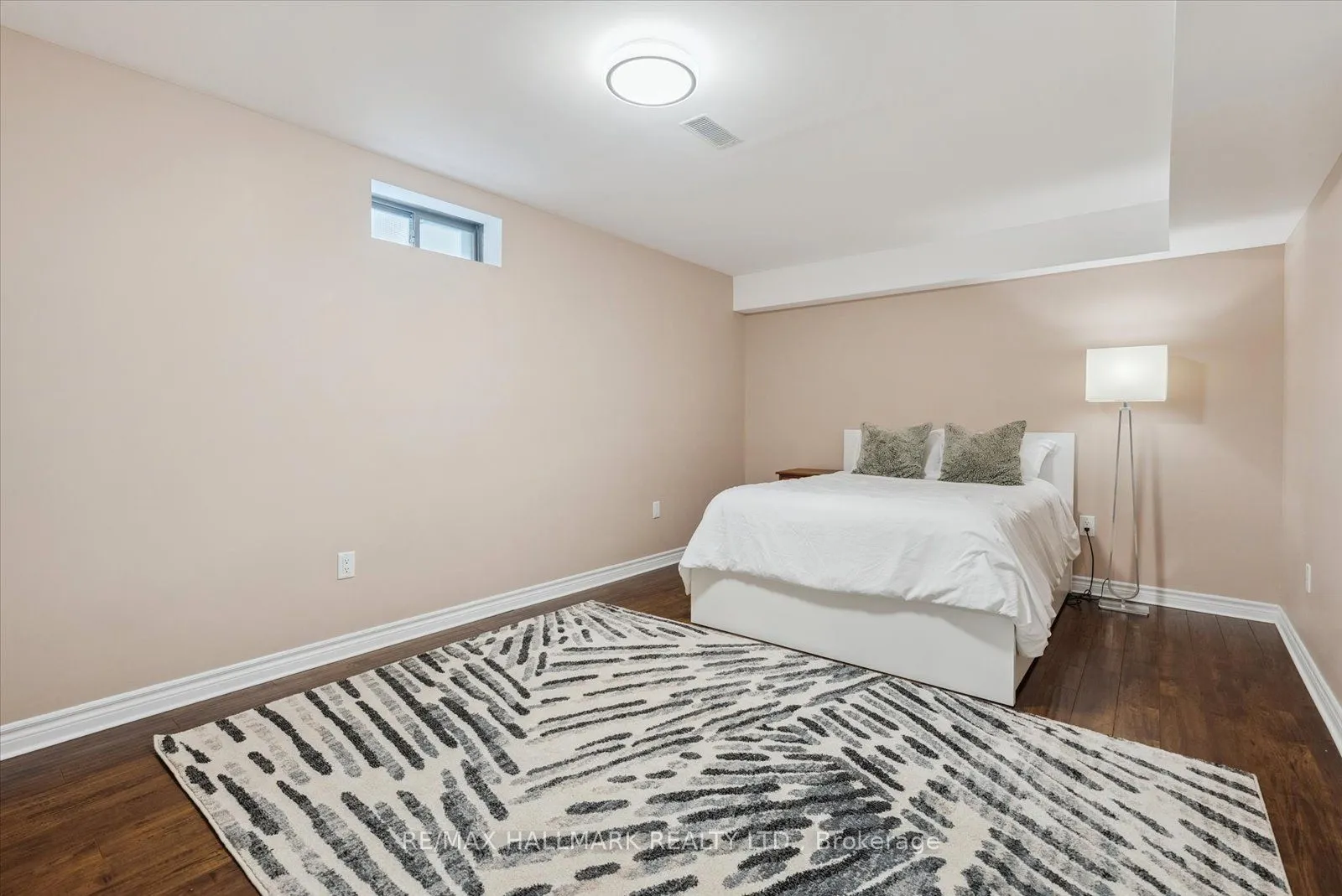 37 Maplebank Crescent