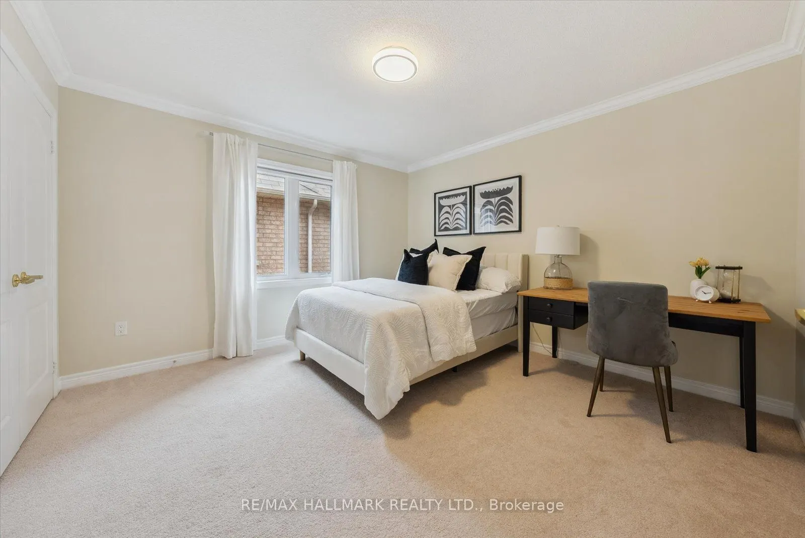 37 Maplebank Crescent