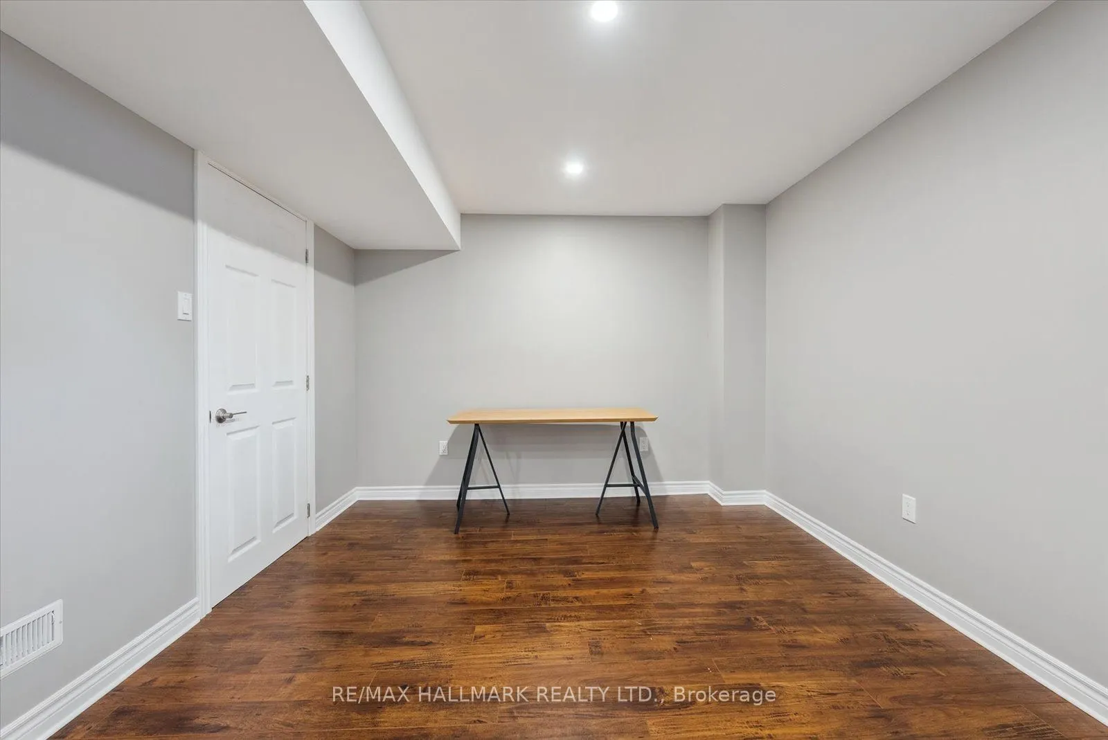 37 Maplebank Crescent