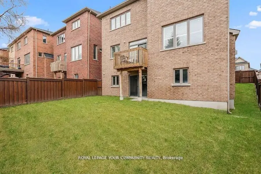 54 Prairie Grass Crescent